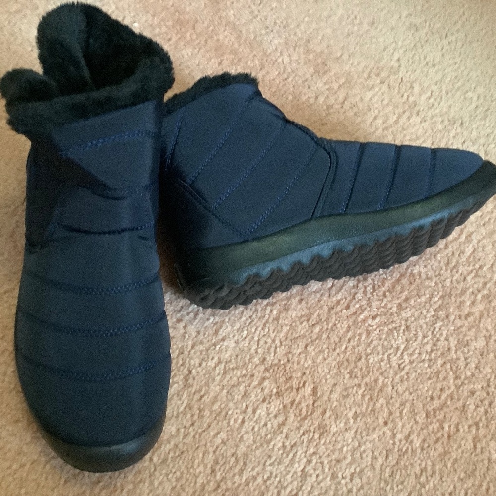 Women’s casual booties NWOT